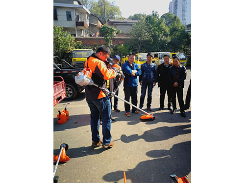 荷塘區(qū)STIHL機械培訓 (9) 荷塘區(qū)STIHL機械培訓 (9)